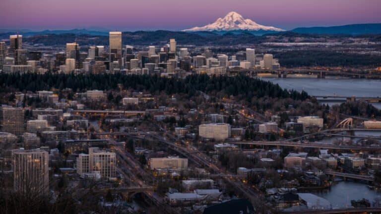 Portland Oregon Travel Information by ChristmasMarketUSA.com