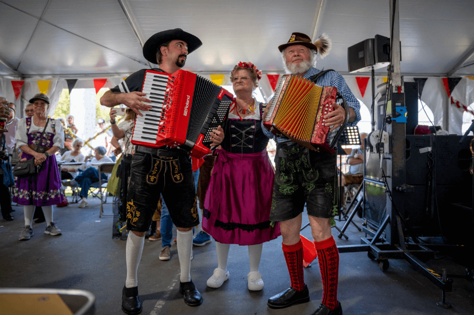 Christmas Markets Texas 2025: Top 50 Festive Destinations 7 german accordians