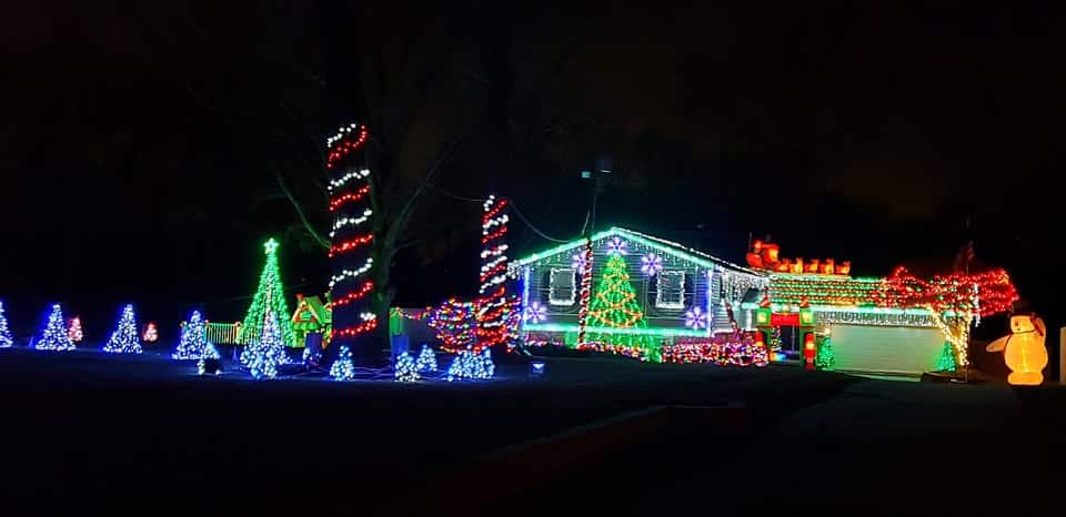 Must-See Christmas Light Displays in Illinois That Will Blow You Away This Winter 5 Brownchristmaslight