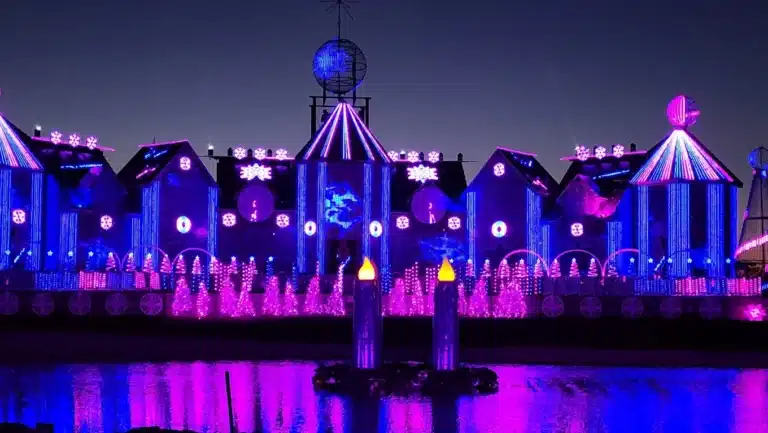 Must-See Christmas Light Displays in Illinois That Will Blow You Away This Winter