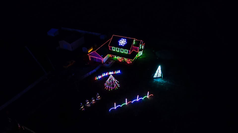 20 Must-See Christmas Light Displays in Indiana That Will Blow You Away (2025 Guide) 5 Powerslights