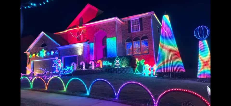 Must-See Christmas Light Displays in Illinois That Will Blow You Away This Winter 4 Skellingtonmanor