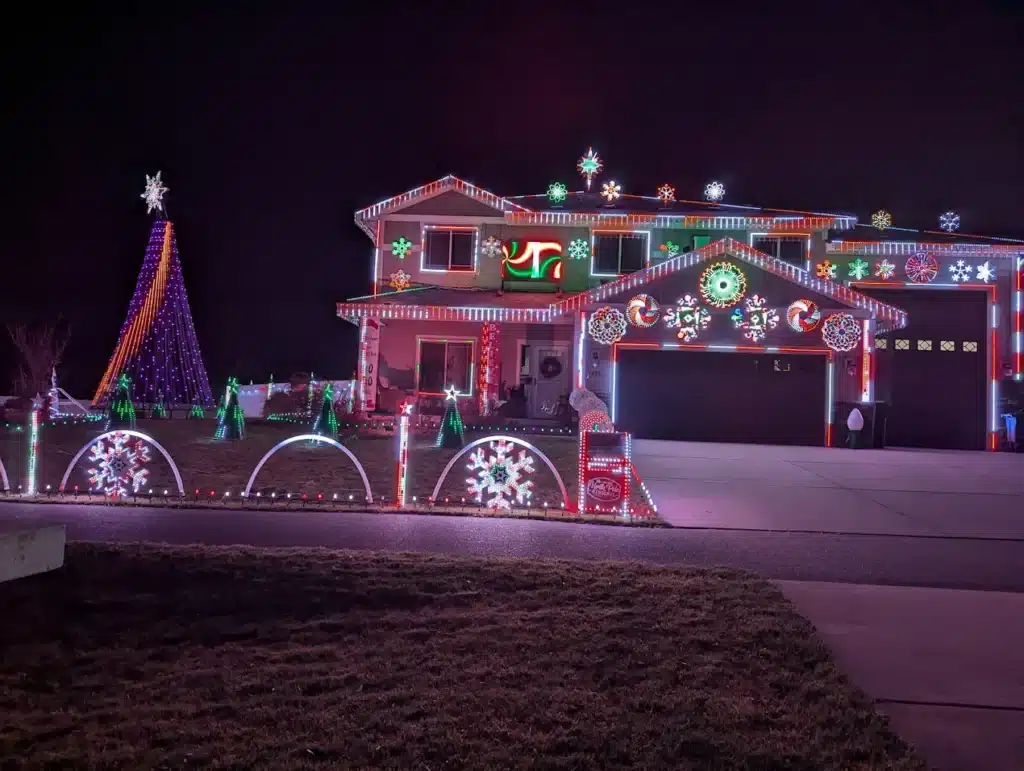 10 Unmissable Christmas Light Displays in Idaho That Will Leave You Speechless This Holiday Season! 1 clarkfamilychristmas