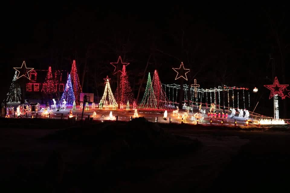 10 Jaw-Dropping Christmas Light Shows in New Hampshire You Can’t Miss in 2025 (With Insider Tips & Hidden Gems!) 1 A house and yard are decorated with colorful Christmas lights, including trees, stars, and illuminated figures, displayed at night.