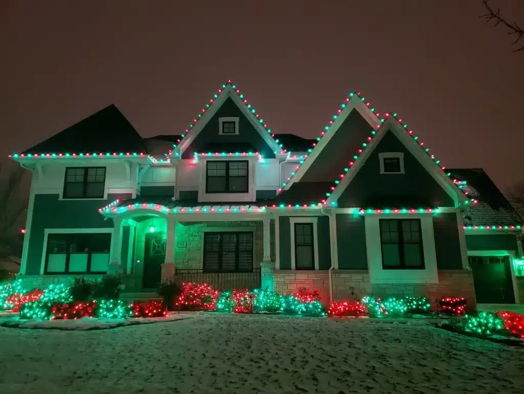 10 Magical Christmas Light Displays in Iowa You Can’t Miss in 2025 (With FREE Spots & Hidden Gems!) 5 holidaysparkle