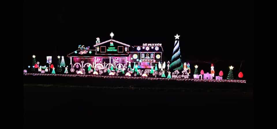 Must-See Christmas Light Displays in Illinois That Will Blow You Away This Winter 1 lakeshorelights