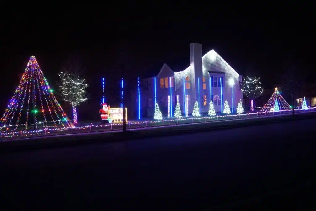Must-See Christmas Light Displays in Illinois That Will Blow You Away This Winter 2 tarkowski