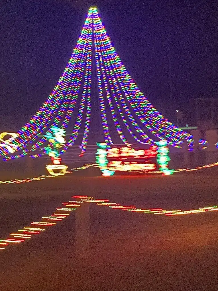 10 Jaw-Dropping Christmas Light Displays in Mississippi You Can’t Miss in 2025! 4 waterpark